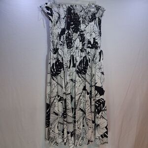 Love Black and White Leaf Print Maxi Dress